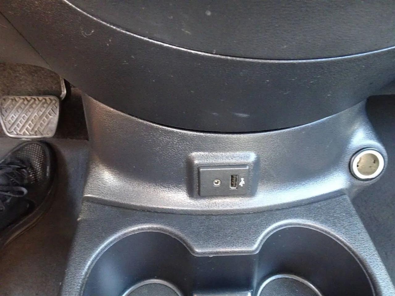 Nissan Versa Sedan SV CVT 2017