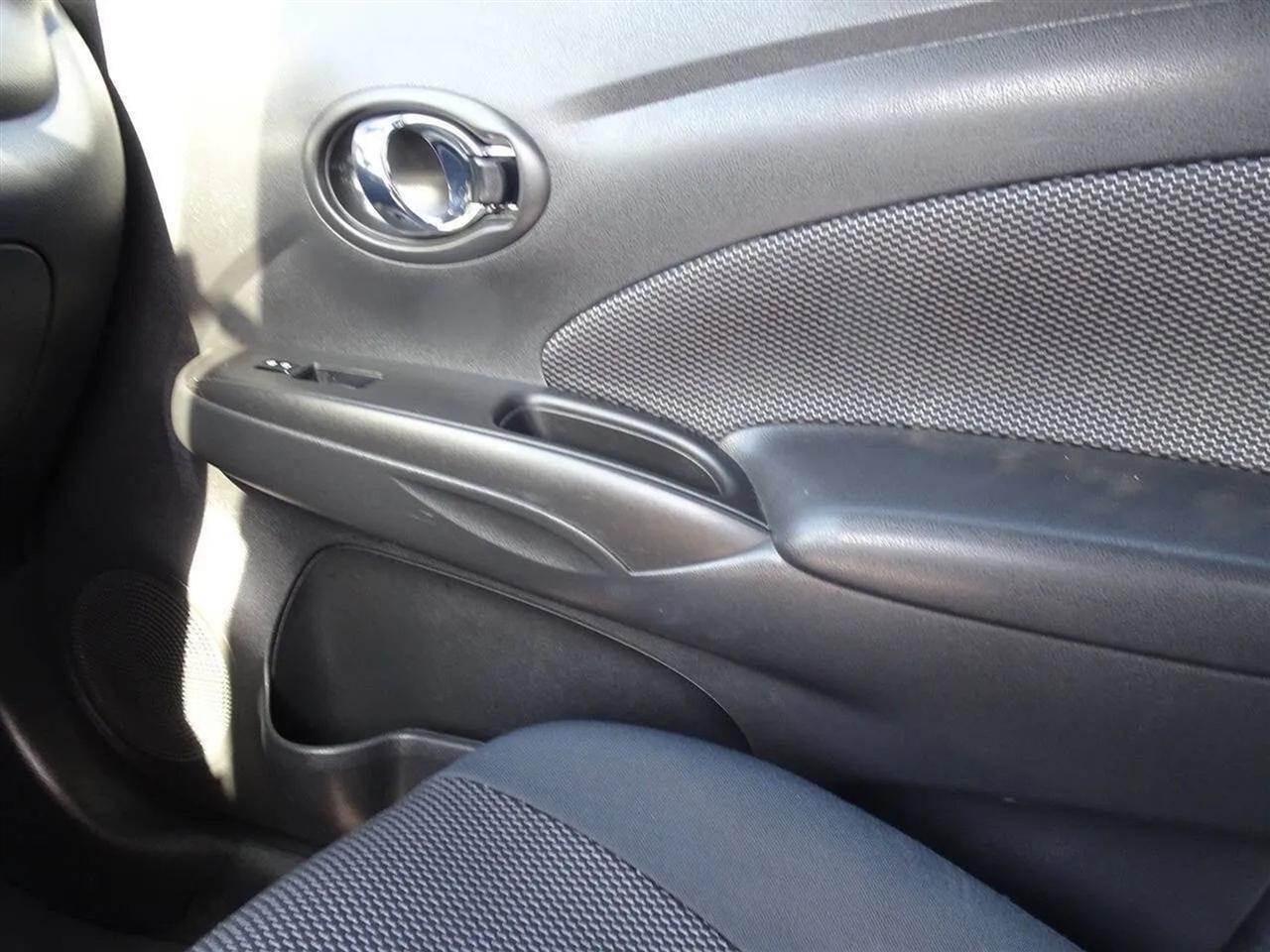 Nissan Versa Sedan SV CVT 2017