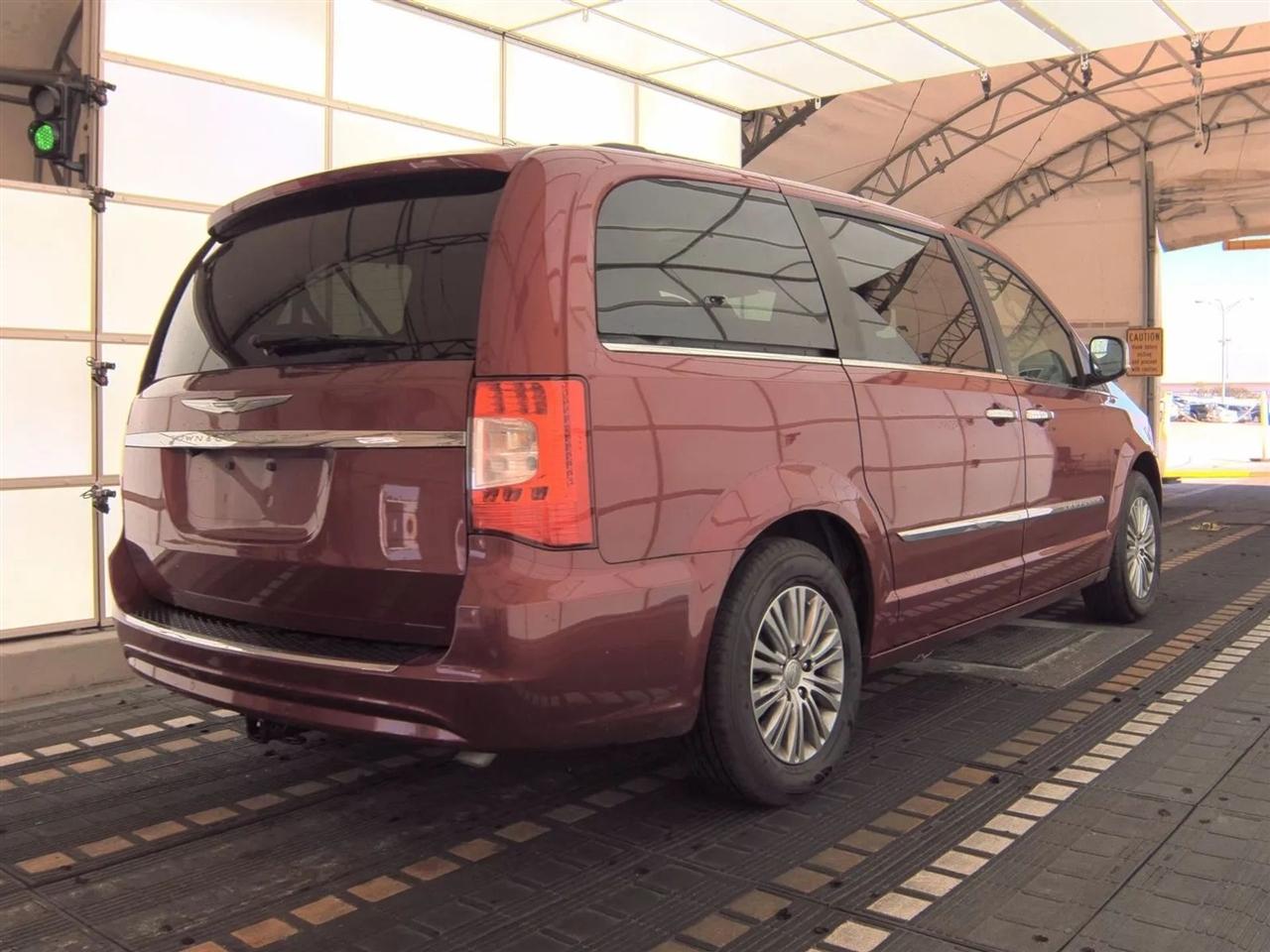 Chrysler Town & Country 4dr Wgn Touring-L 2014