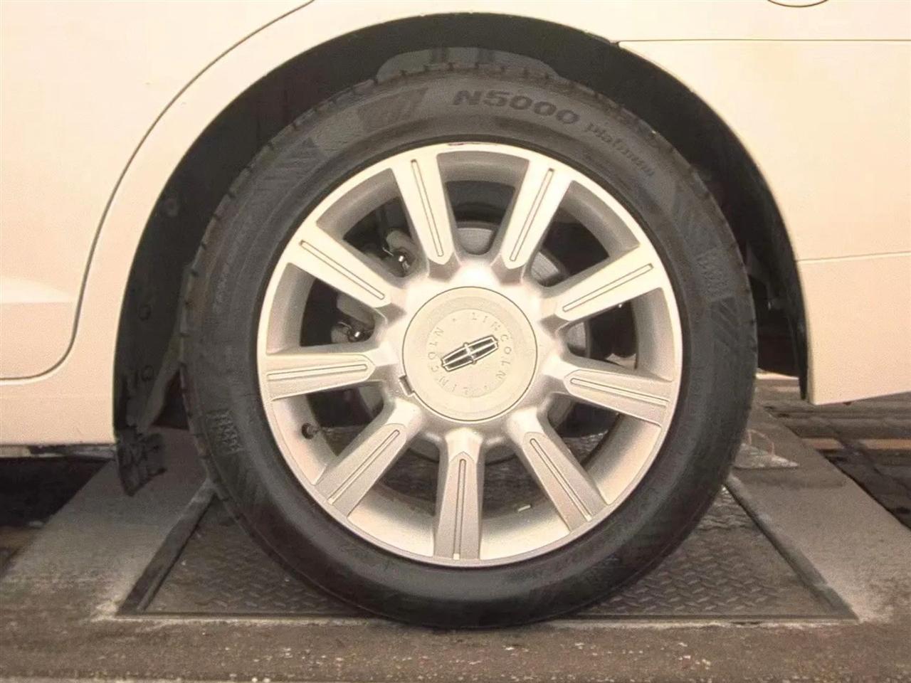 Lincoln MKZ 4dr Sdn Hybrid FWD 2011