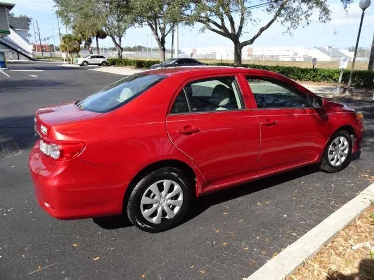 Toyota Corolla 4dr Sdn Auto LE Special Edition (Natl) 2013