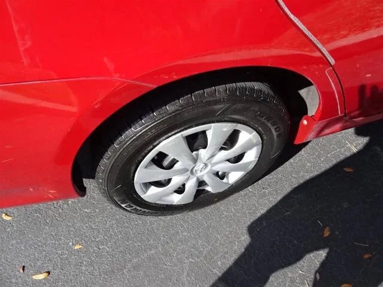 Toyota Corolla 4dr Sdn Auto LE Special Edition (Natl) 2013