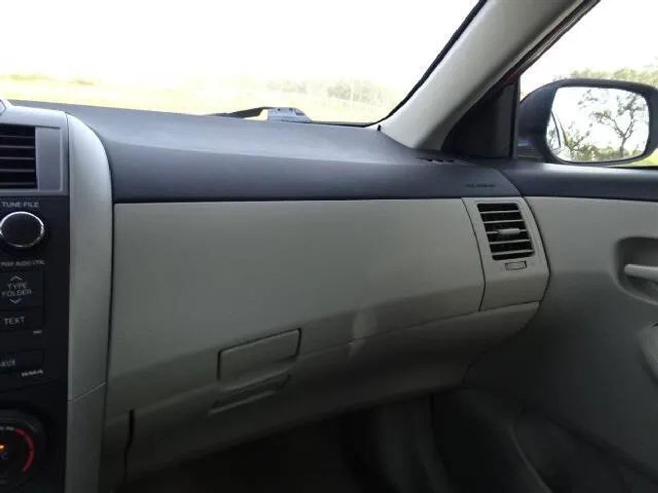 Toyota Corolla 4dr Sdn Auto LE Special Edition (Natl) 2013