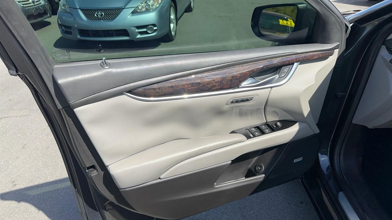 Cadillac XTS 4dr Sdn Luxury FWD 2014