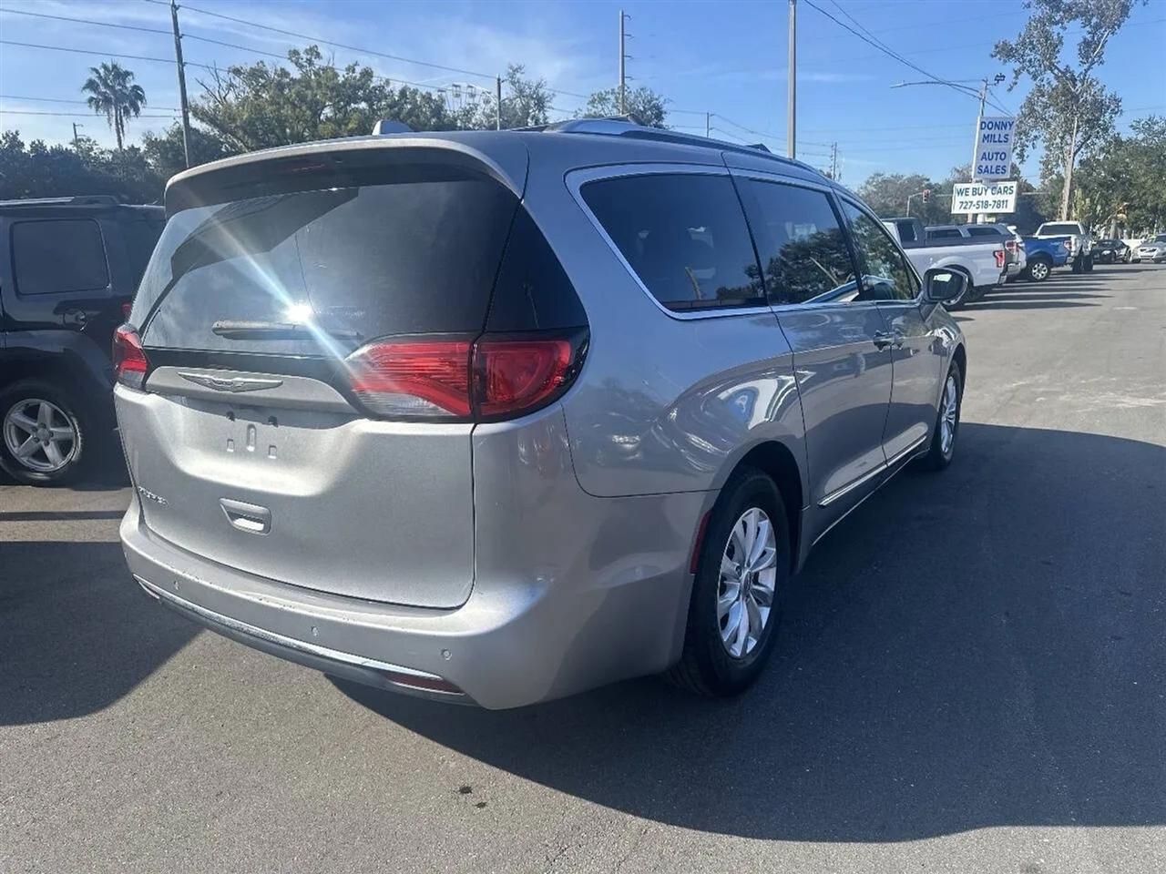Chrysler Pacifica Touring L FWD 2019