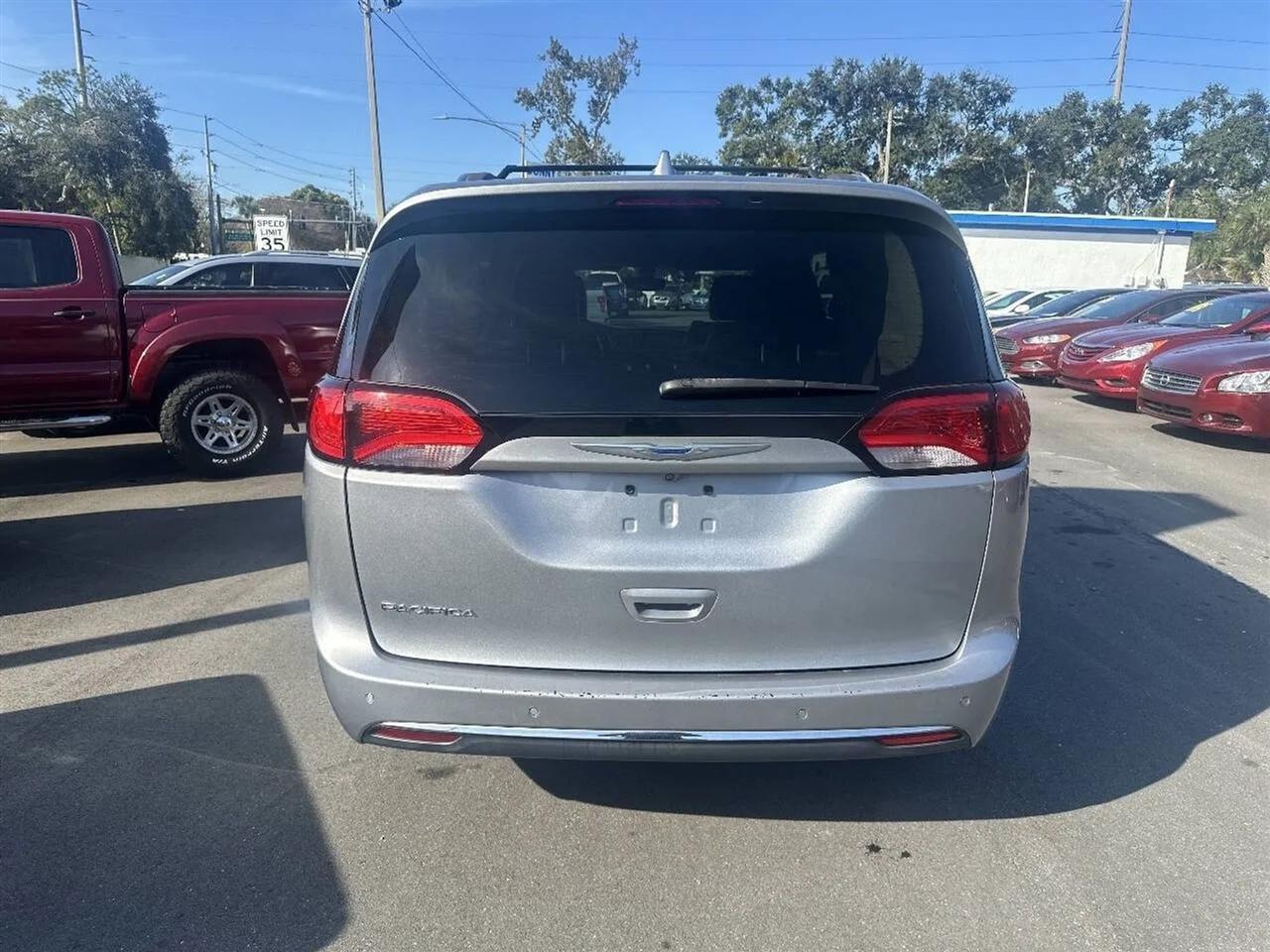 Chrysler Pacifica Touring L FWD 2019