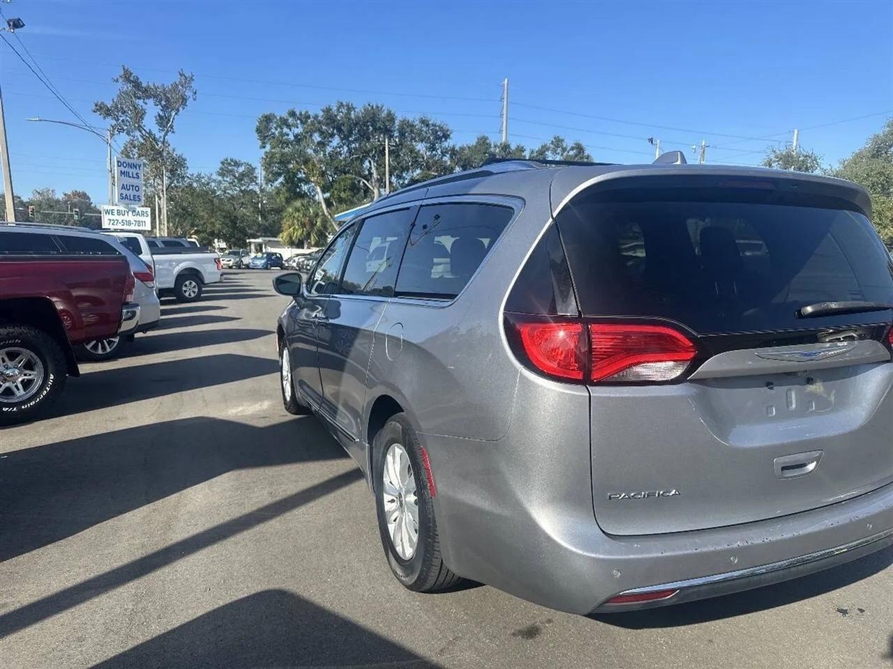 Chrysler Pacifica Touring L FWD 2019