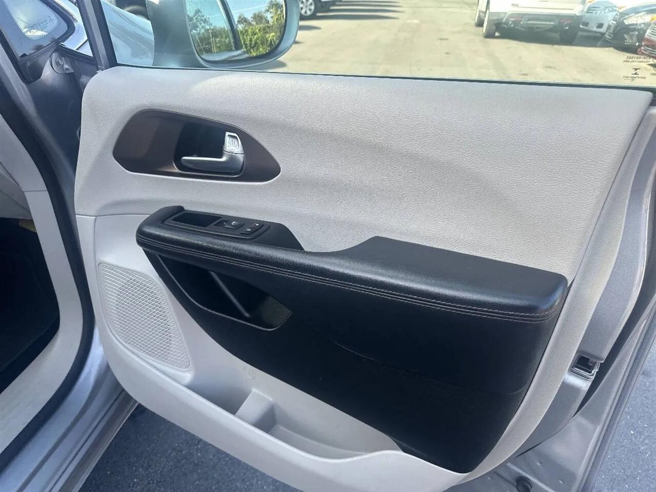 Chrysler Pacifica Touring L FWD 2019