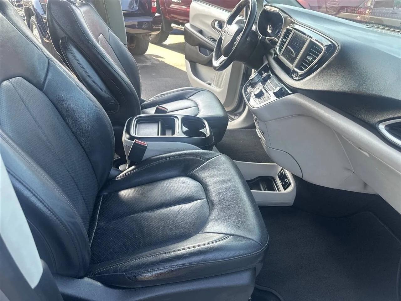 Chrysler Pacifica Touring L FWD 2019