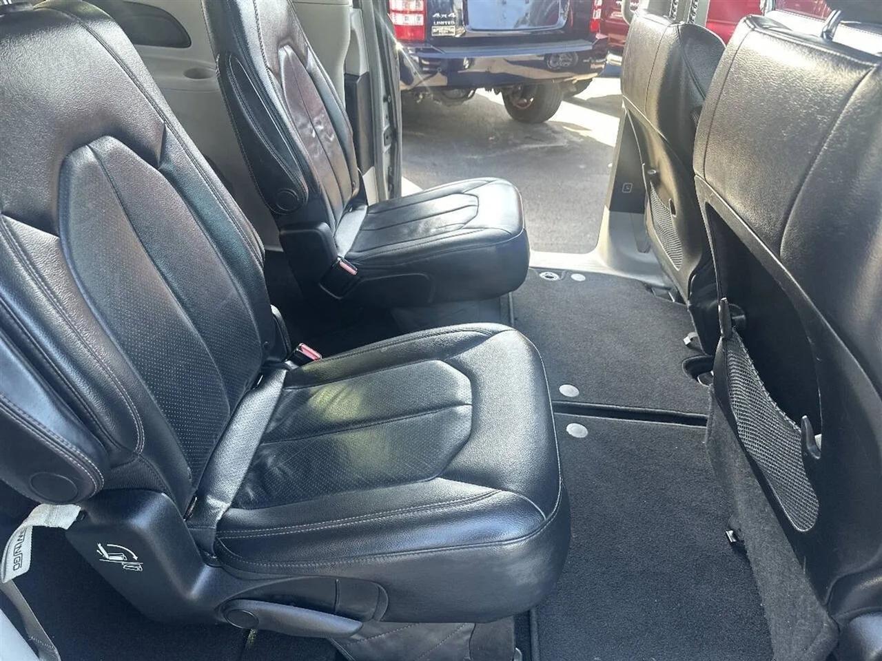 Chrysler Pacifica Touring L FWD 2019