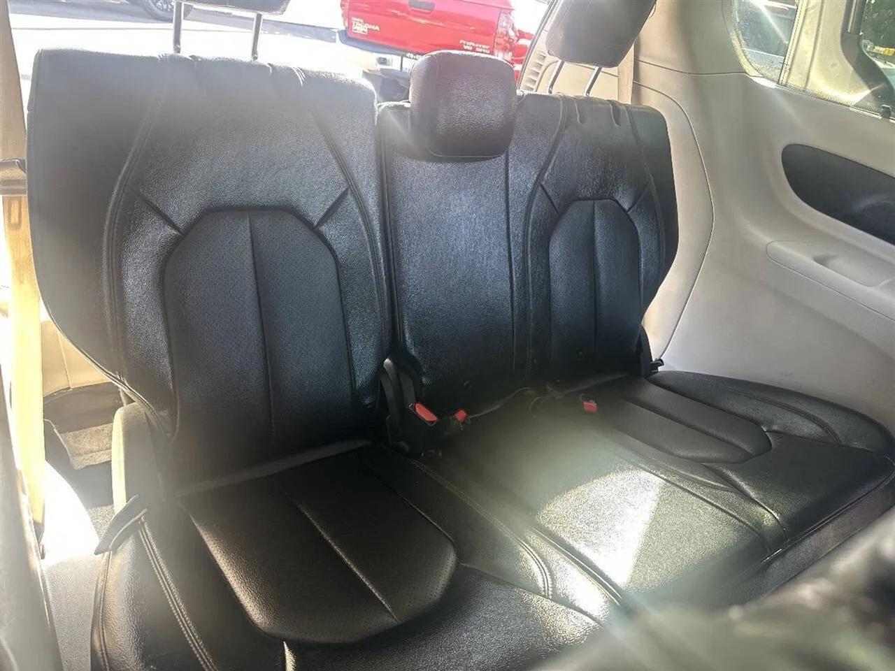 Chrysler Pacifica Touring L FWD 2019