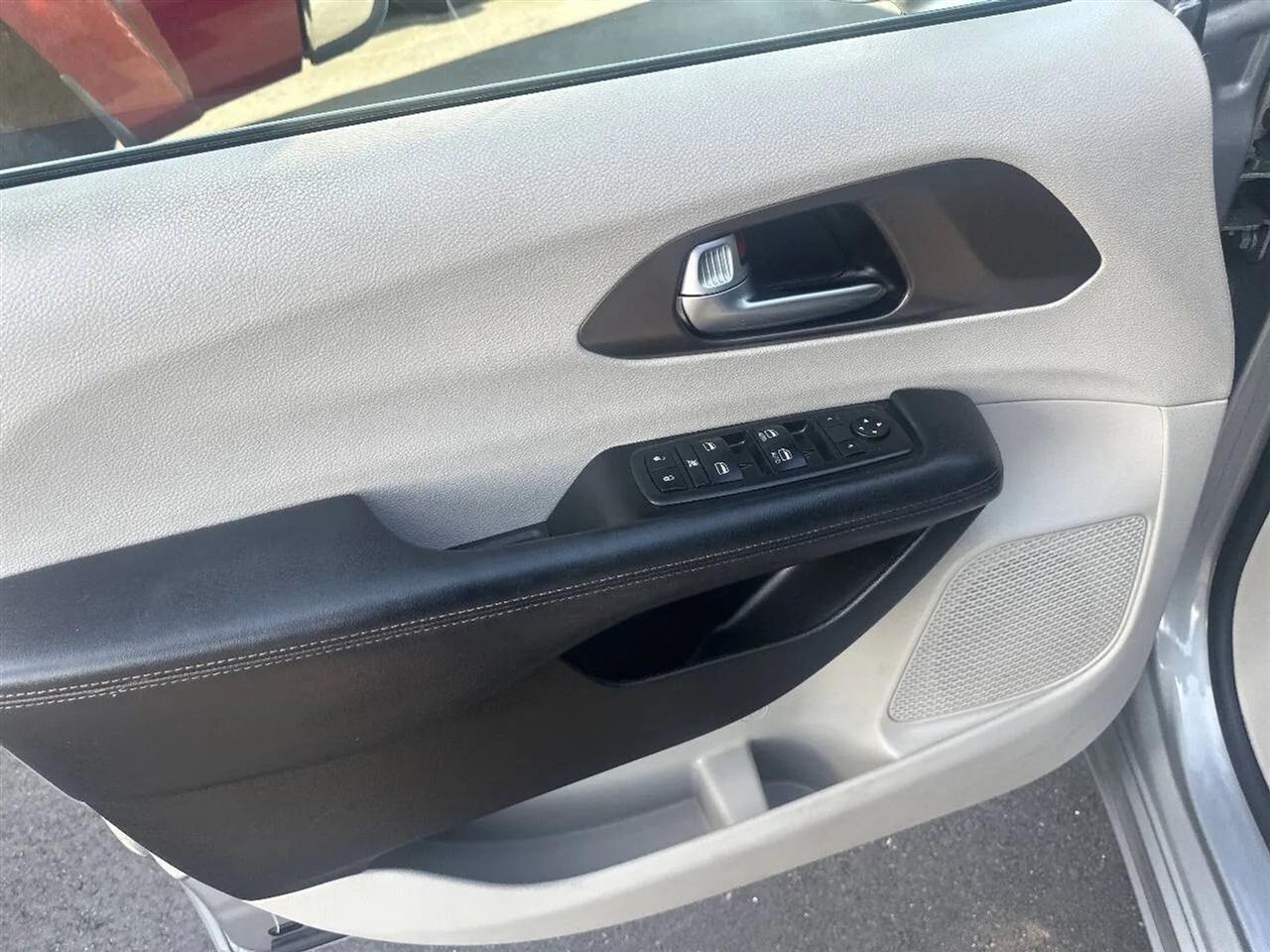 Chrysler Pacifica Touring L FWD 2019