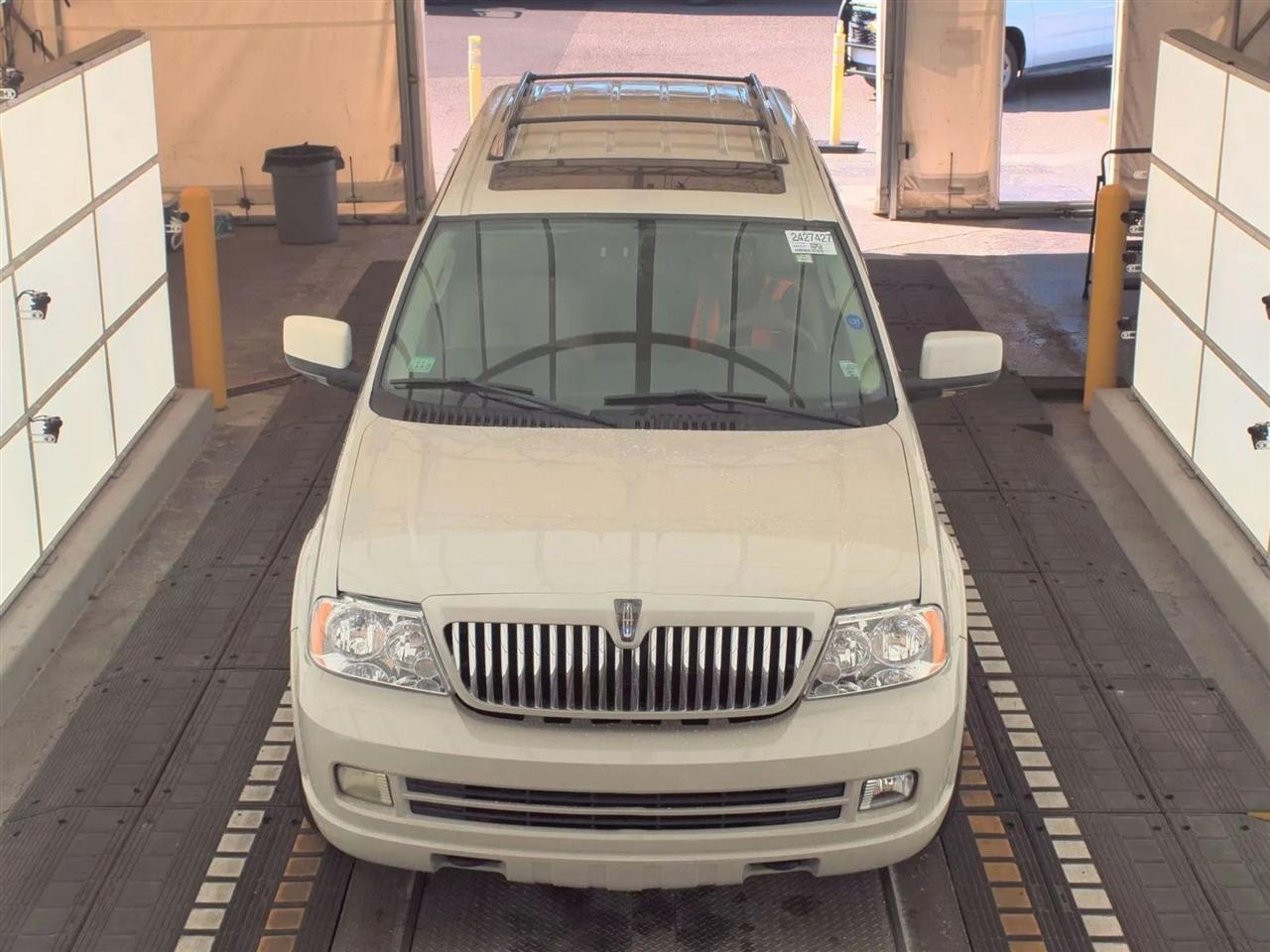 Lincoln Navigator 4dr 4WD Ultimate 2005