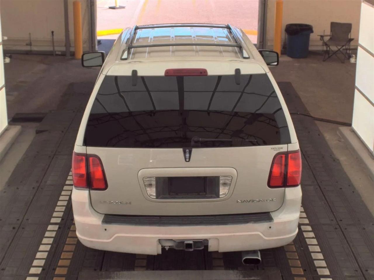 Lincoln Navigator 4dr 4WD Ultimate 2005