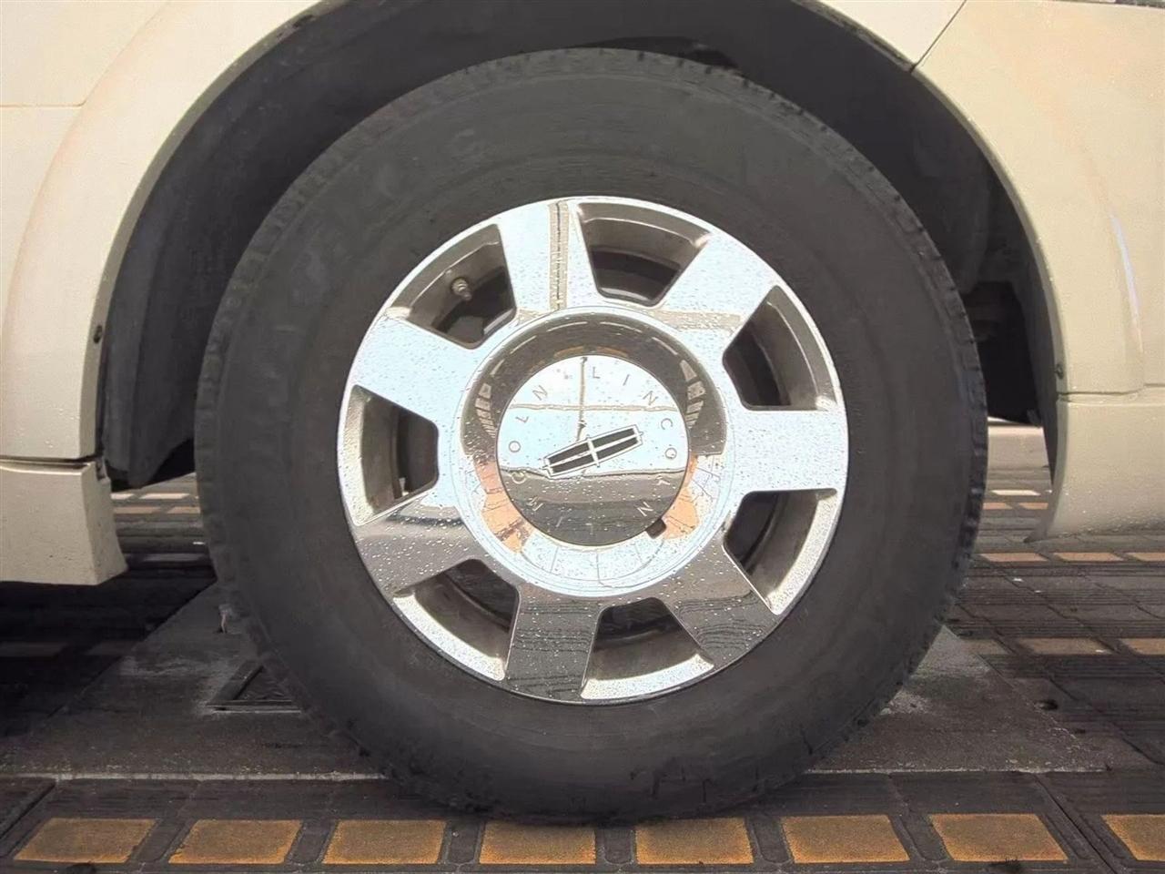 Lincoln Navigator 4dr 4WD Ultimate 2005