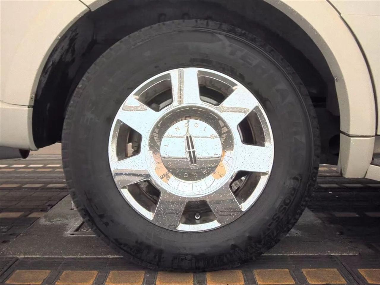 Lincoln Navigator 4dr 4WD Ultimate 2005