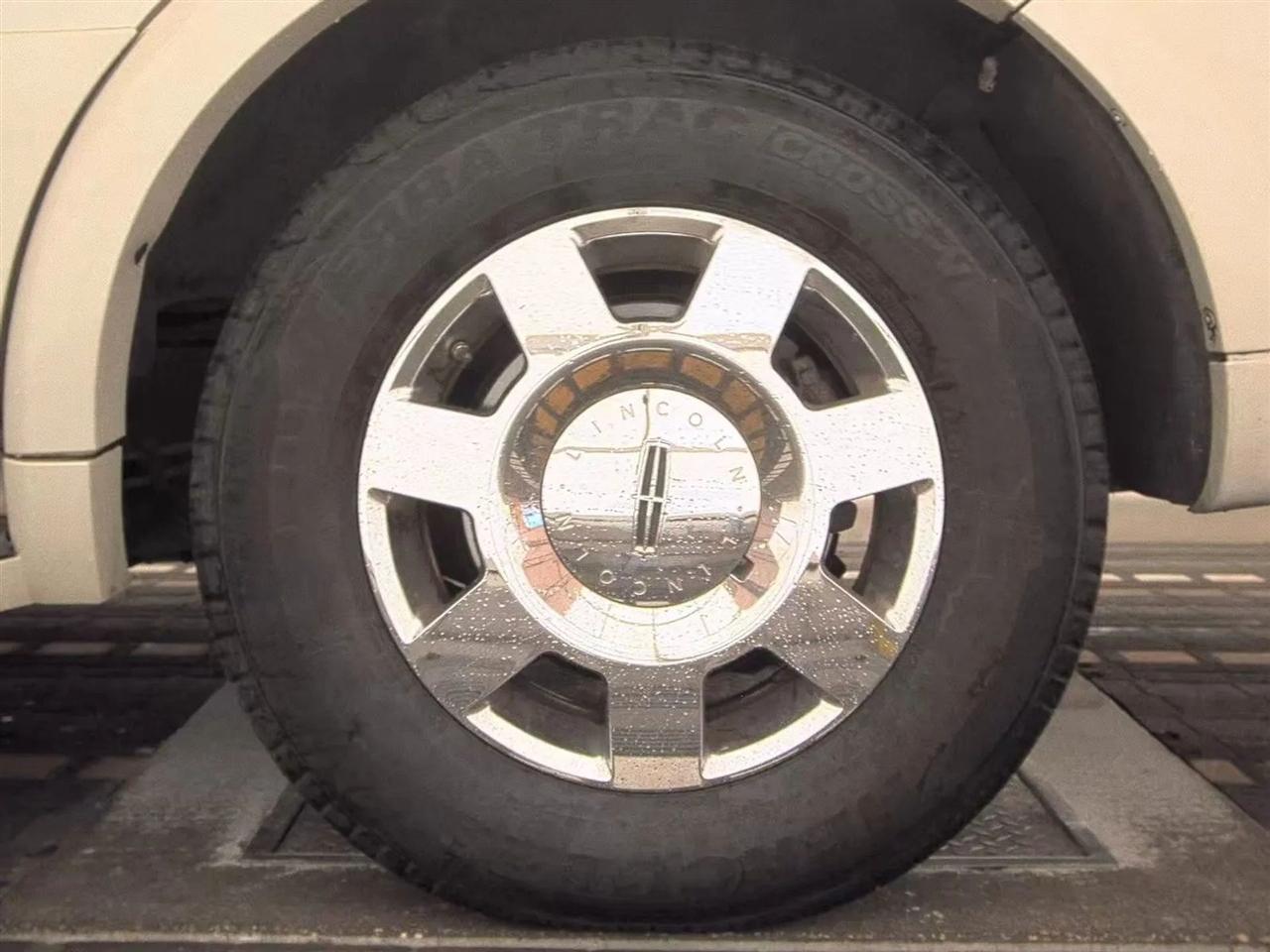 Lincoln Navigator 4dr 4WD Ultimate 2005