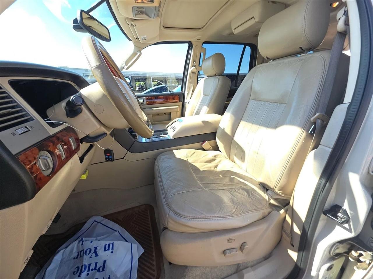 Lincoln Navigator 4dr 4WD Ultimate 2005