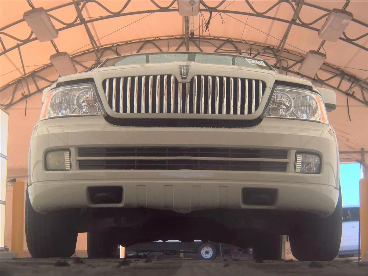 Lincoln Navigator 4dr 4WD Ultimate 2005