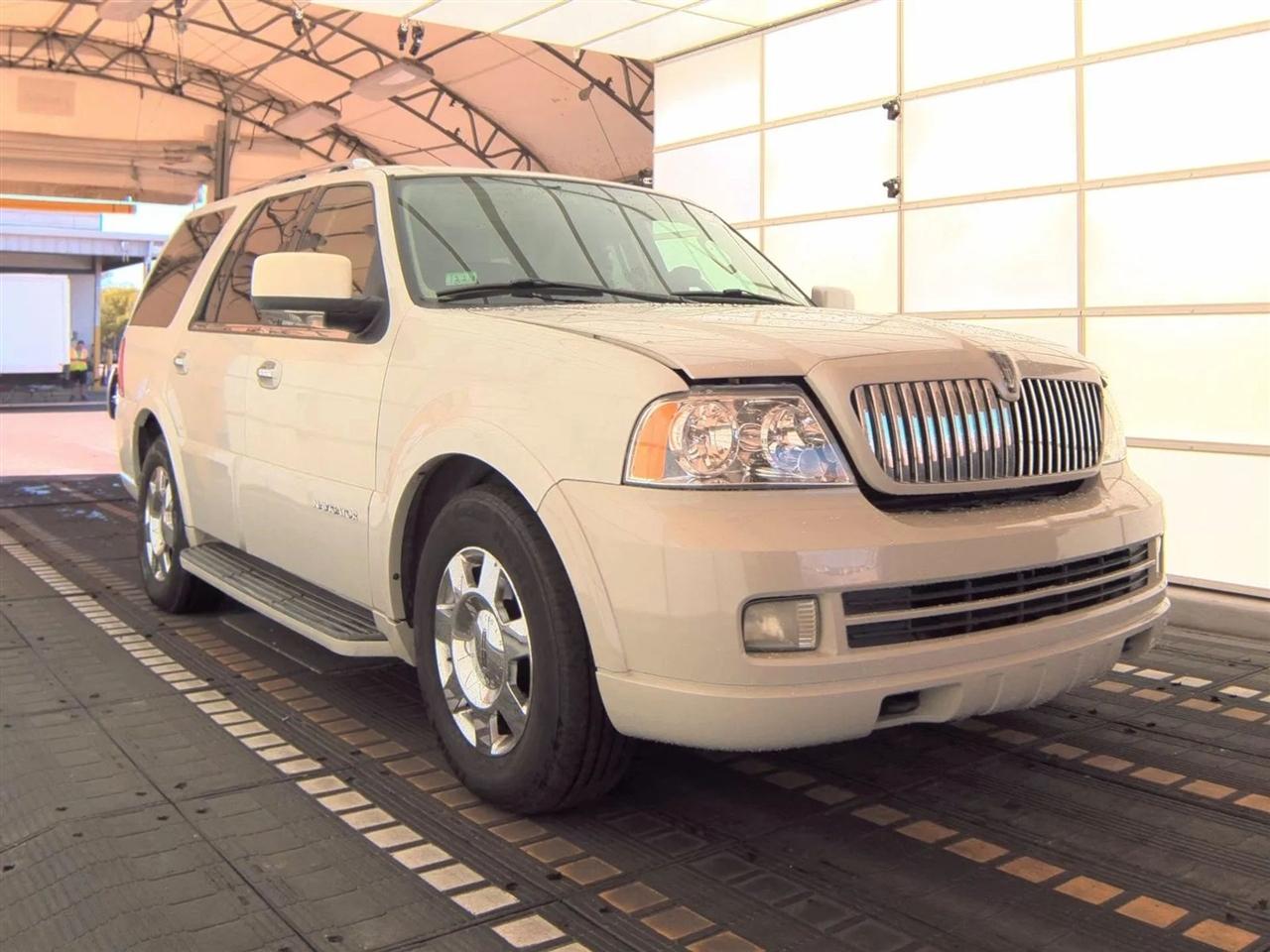 Lincoln Navigator 4dr 4WD Ultimate 2005
