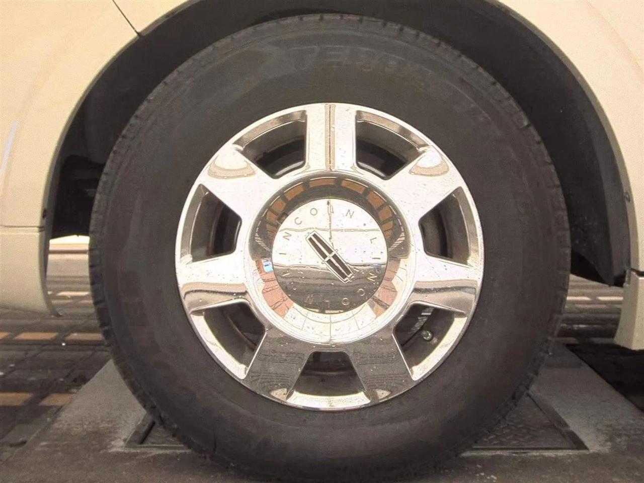 Lincoln Navigator 4dr 4WD Ultimate 2005