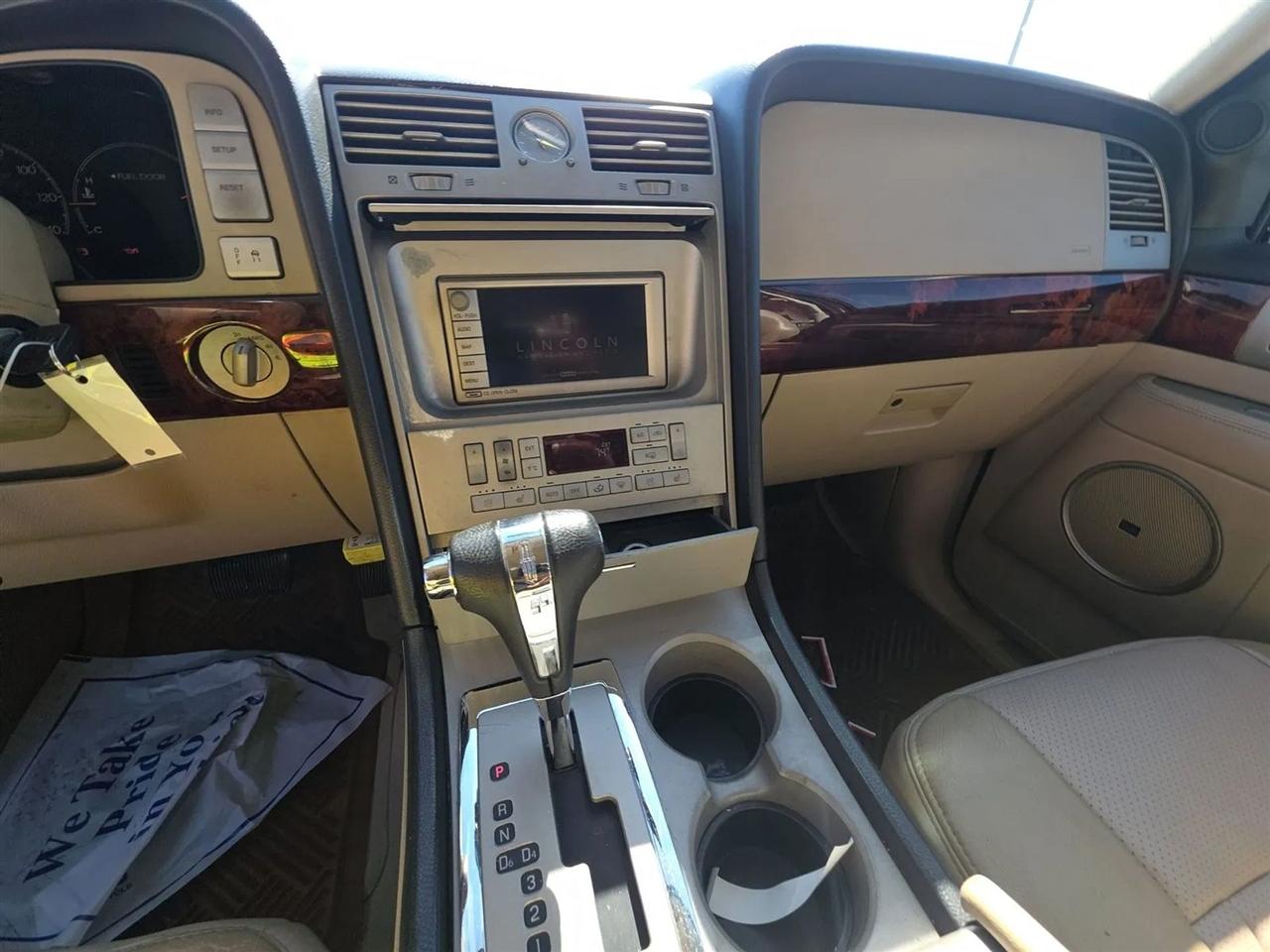 Lincoln Navigator 4dr 4WD Ultimate 2005