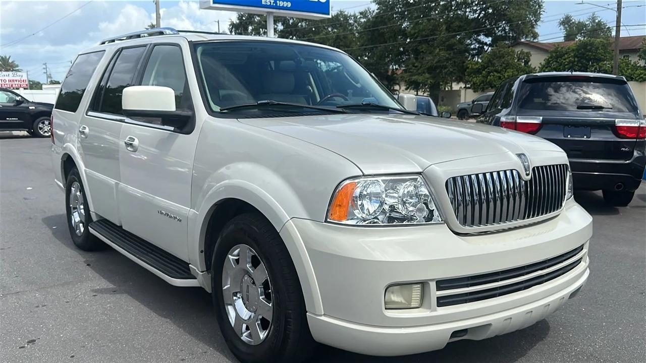 Lincoln Navigator 4dr 4WD Ultimate 2005