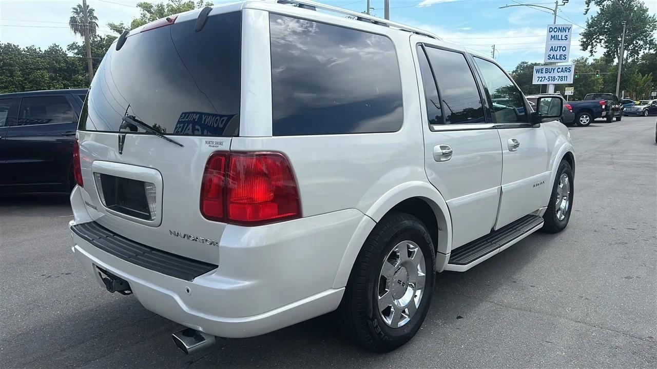 Lincoln Navigator 4dr 4WD Ultimate 2005