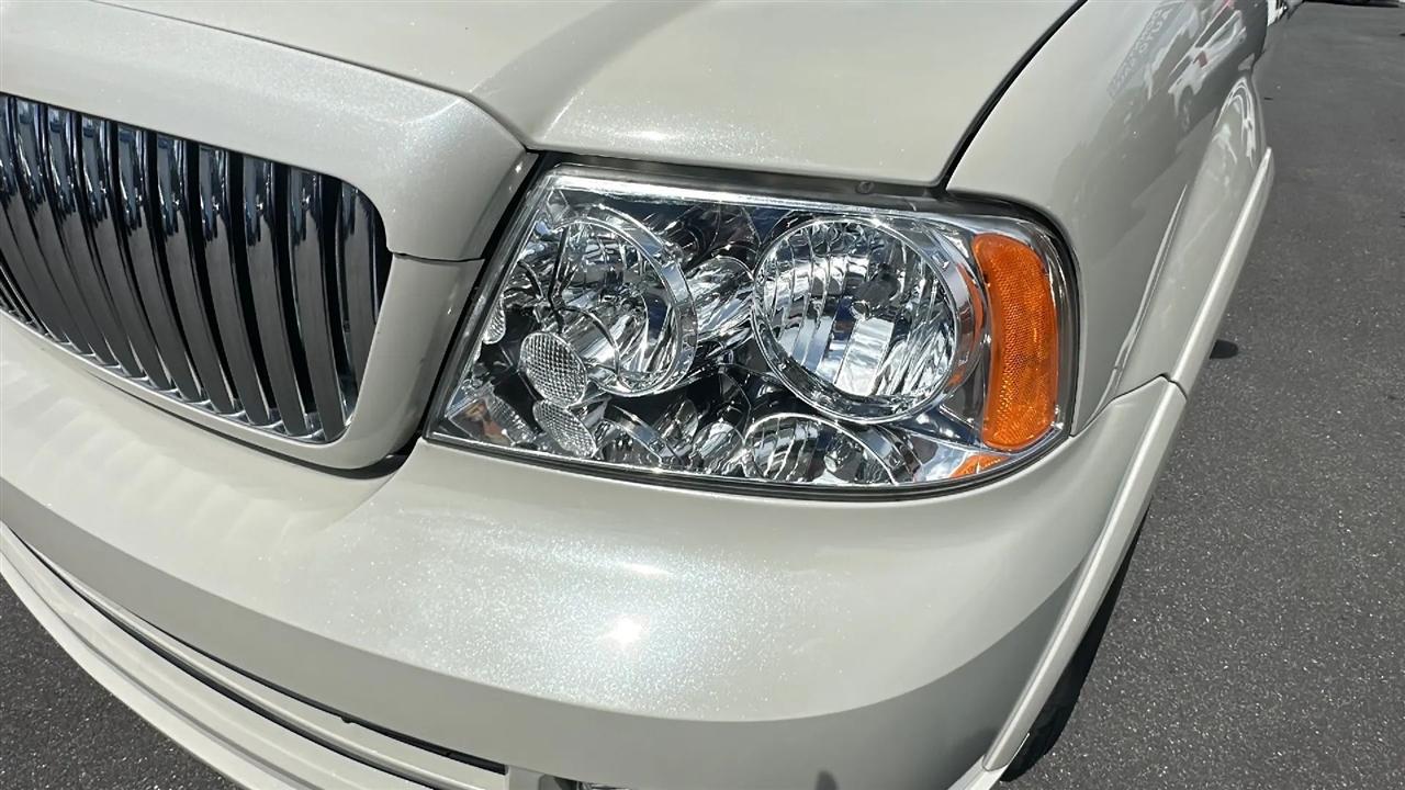 Lincoln Navigator 4dr 4WD Ultimate 2005