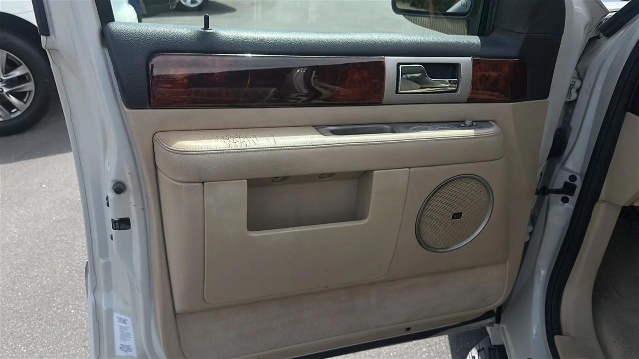 Lincoln Navigator 4dr 4WD Ultimate 2005