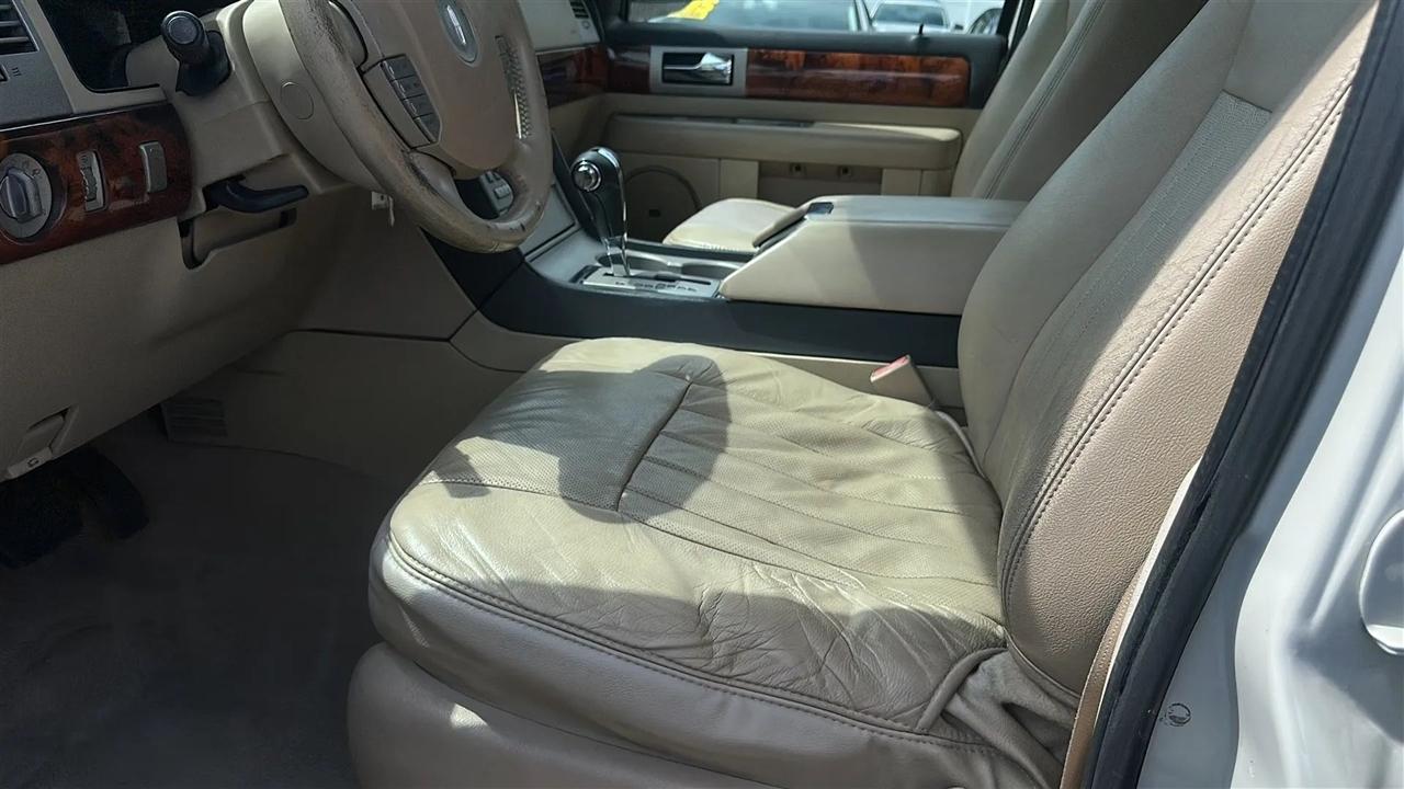 Lincoln Navigator 4dr 4WD Ultimate 2005