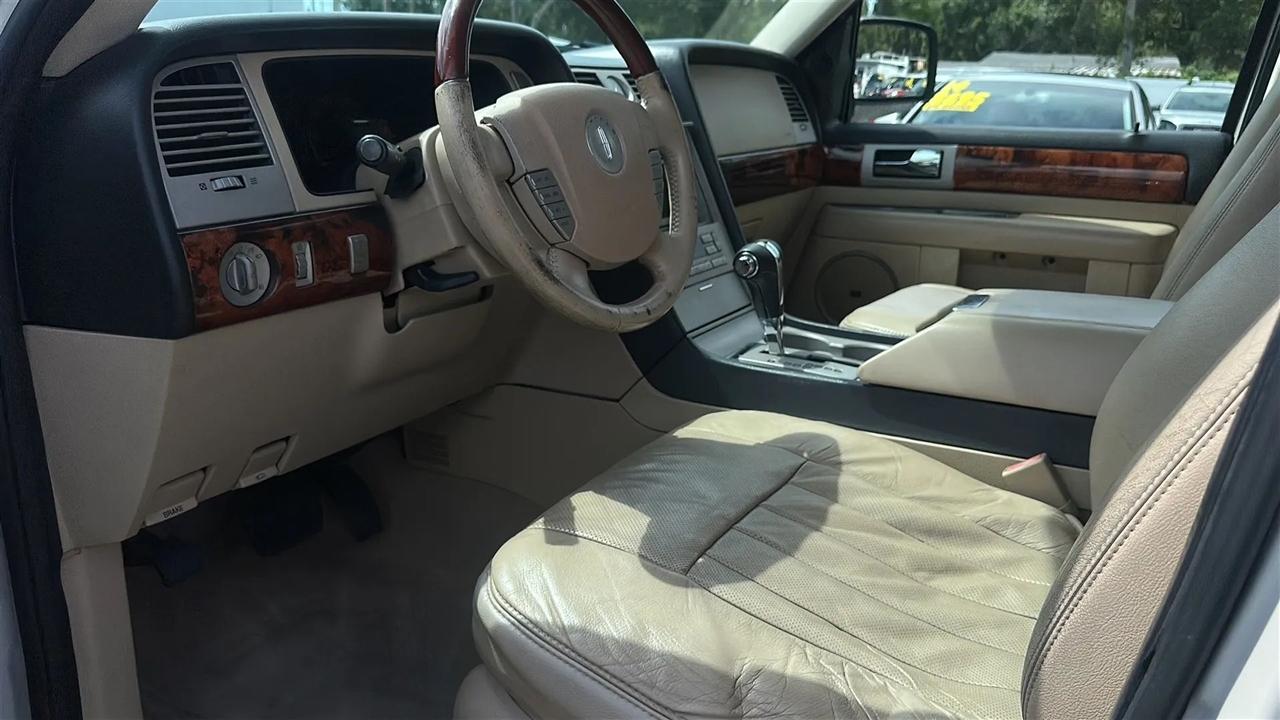 Lincoln Navigator 4dr 4WD Ultimate 2005