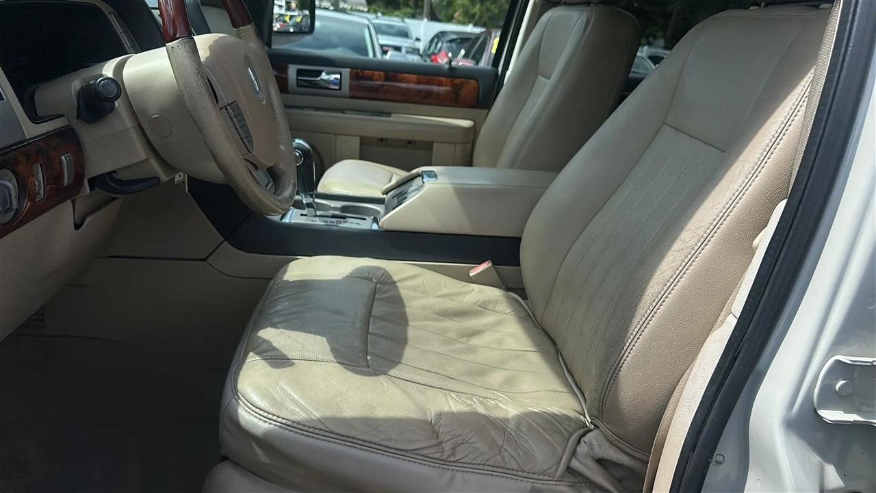 Lincoln Navigator 4dr 4WD Ultimate 2005