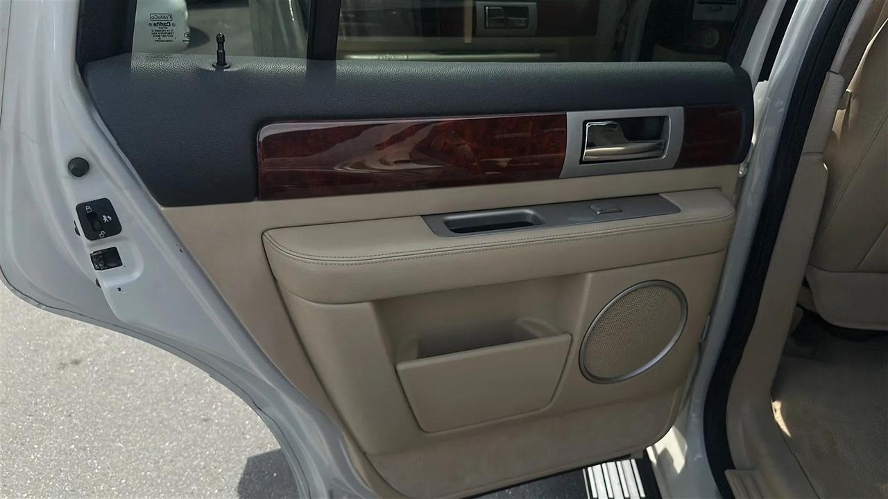 Lincoln Navigator 4dr 4WD Ultimate 2005