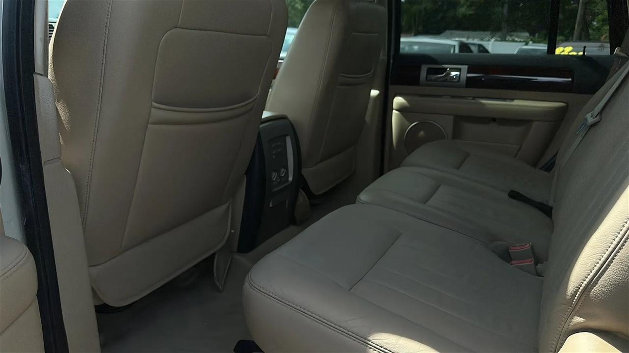 Lincoln Navigator 4dr 4WD Ultimate 2005