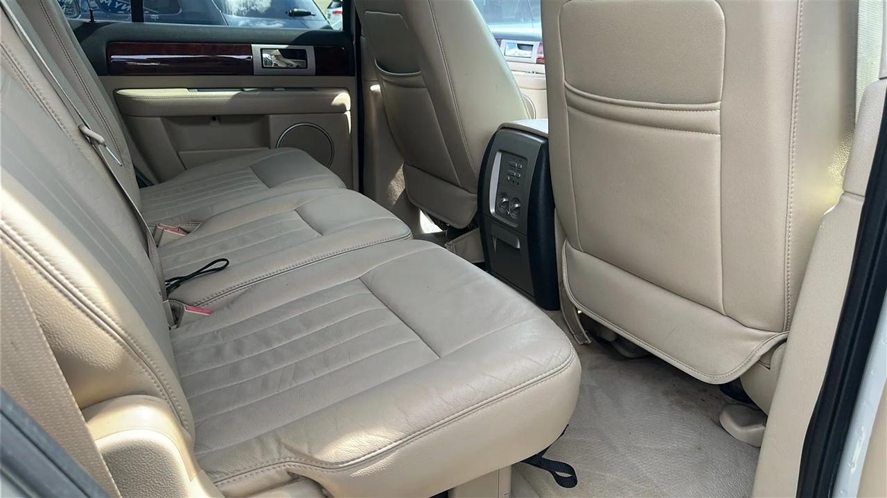 Lincoln Navigator 4dr 4WD Ultimate 2005