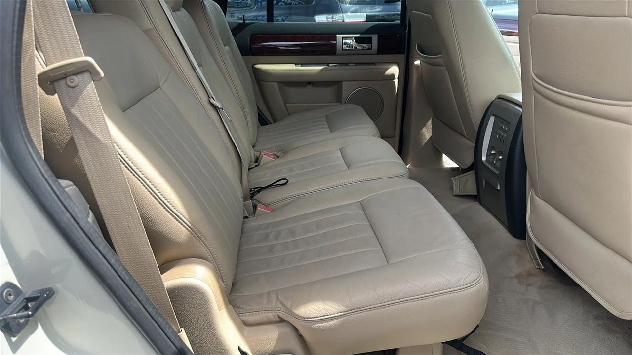Lincoln Navigator 4dr 4WD Ultimate 2005