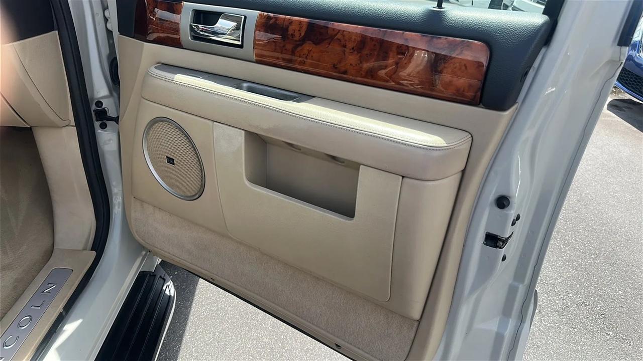 Lincoln Navigator 4dr 4WD Ultimate 2005