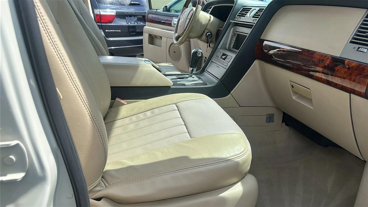 Lincoln Navigator 4dr 4WD Ultimate 2005