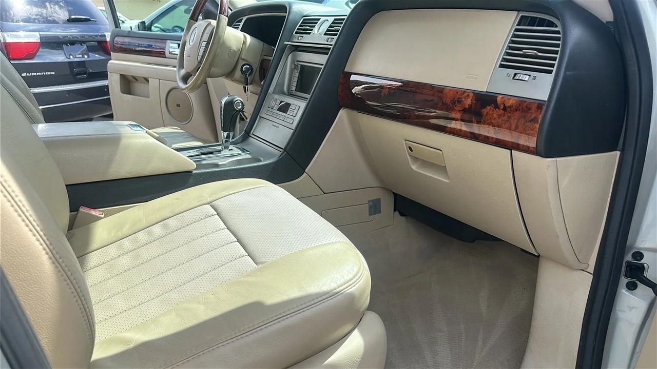 Lincoln Navigator 4dr 4WD Ultimate 2005