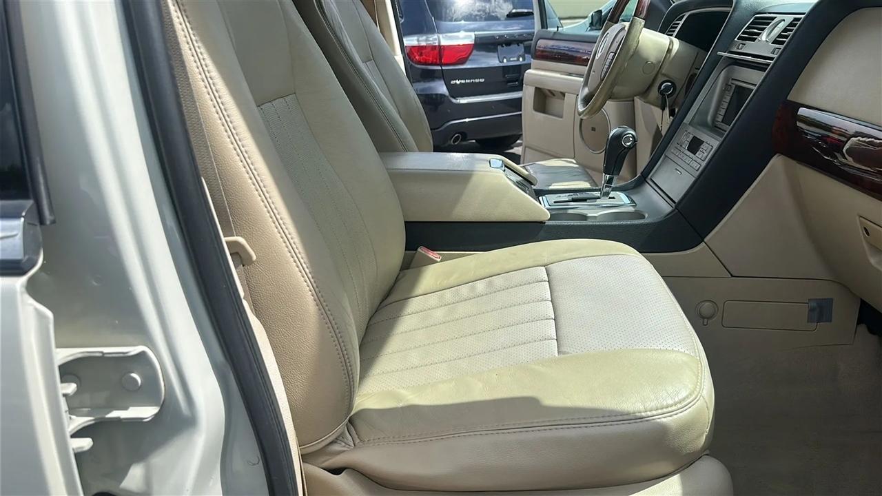 Lincoln Navigator 4dr 4WD Ultimate 2005