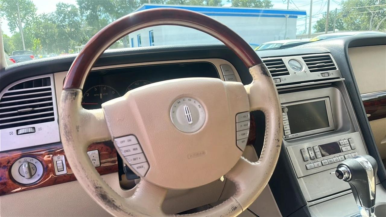 Lincoln Navigator 4dr 4WD Ultimate 2005