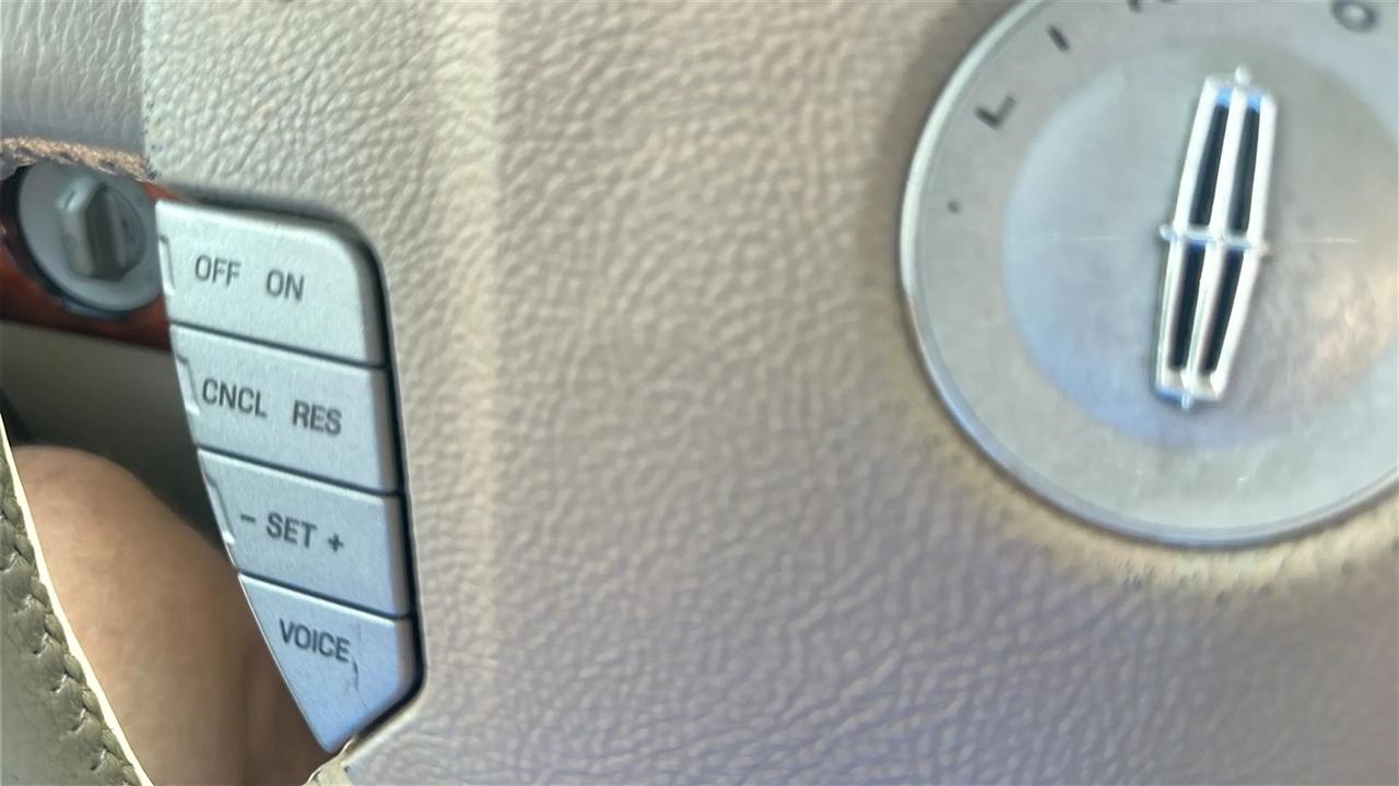 Lincoln Navigator 4dr 4WD Ultimate 2005
