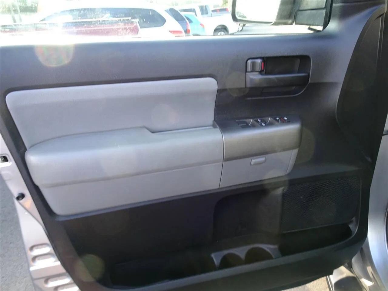 Toyota Sequoia RWD 4.6L SR5 (Natl) 2012