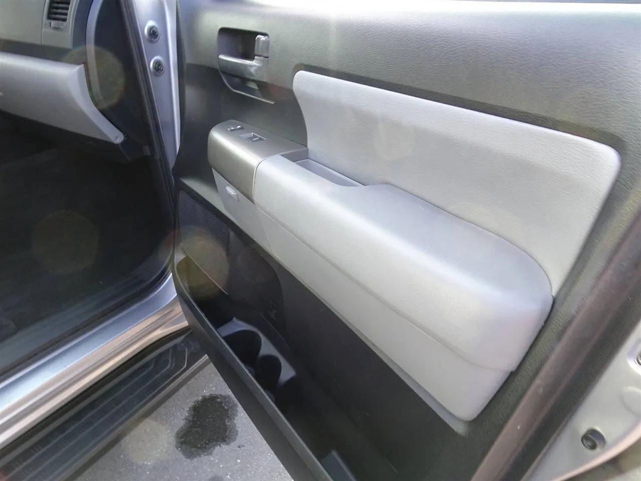 Toyota Sequoia RWD 4.6L SR5 (Natl) 2012