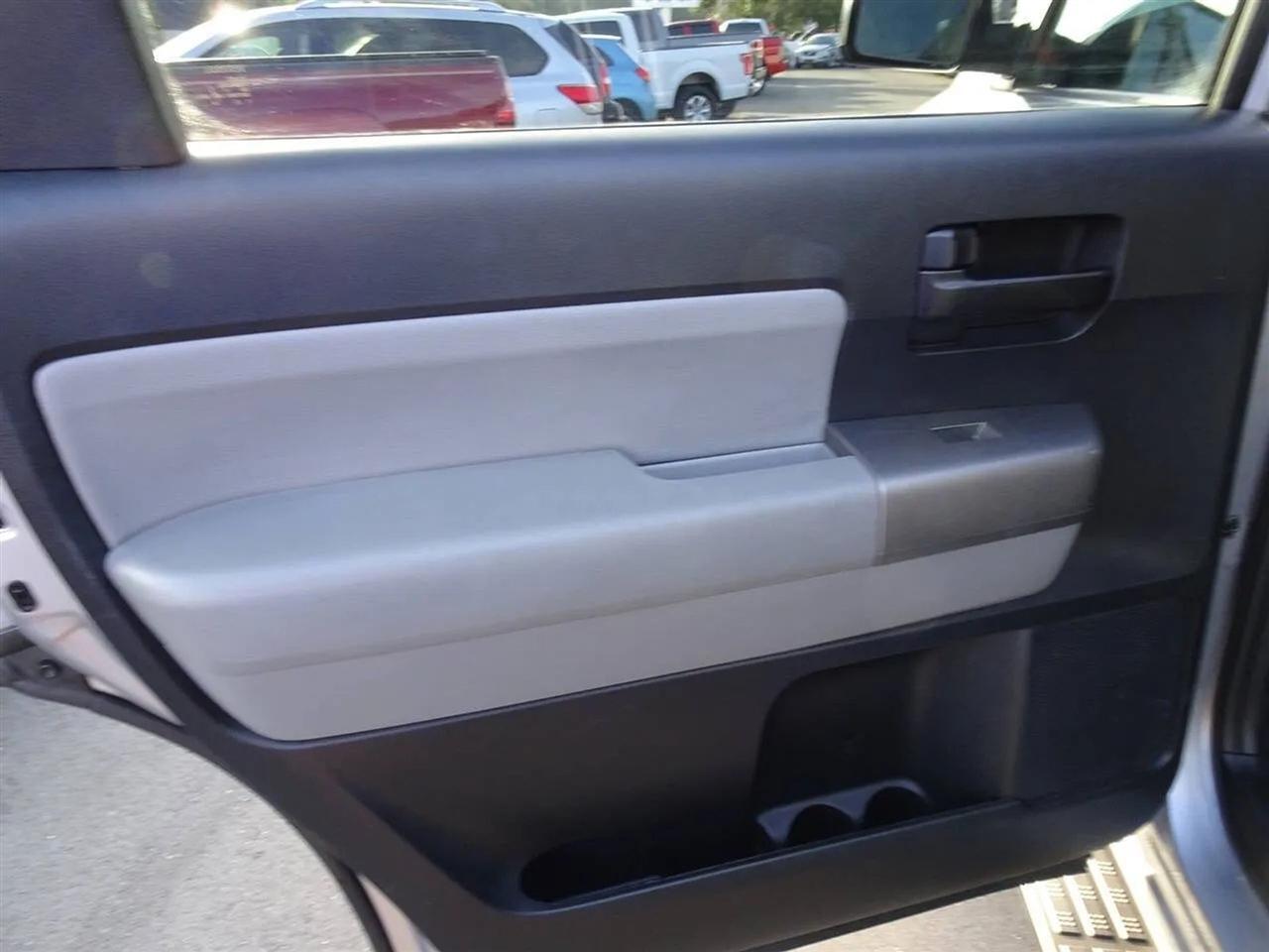 Toyota Sequoia RWD 4.6L SR5 (Natl) 2012