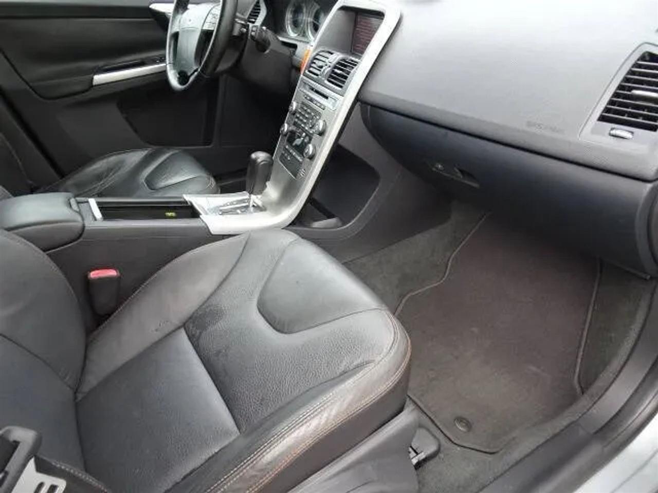 Volvo XC60 AWD 4dr 3.0T 2010