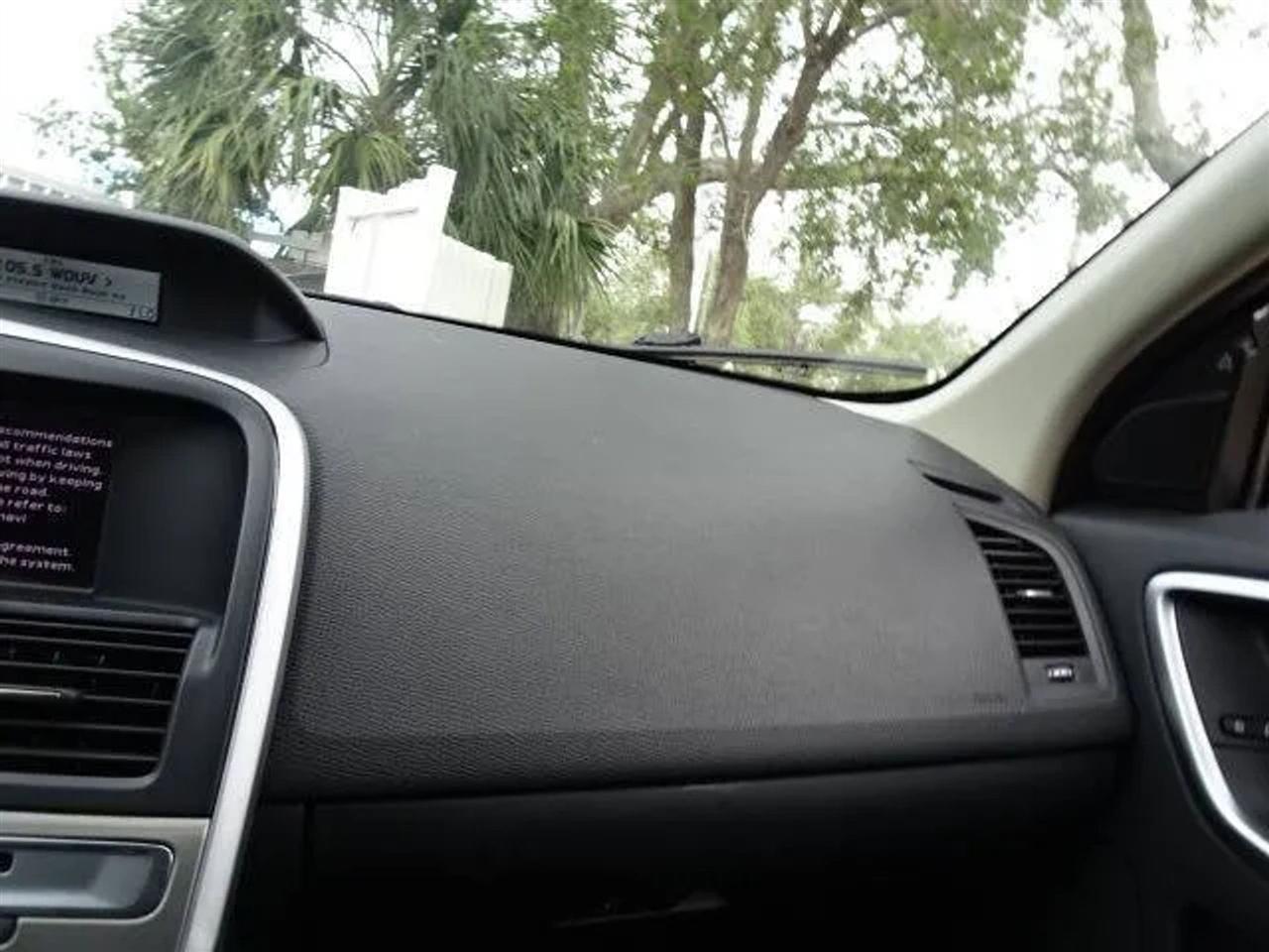 Volvo XC60 AWD 4dr 3.0T 2010