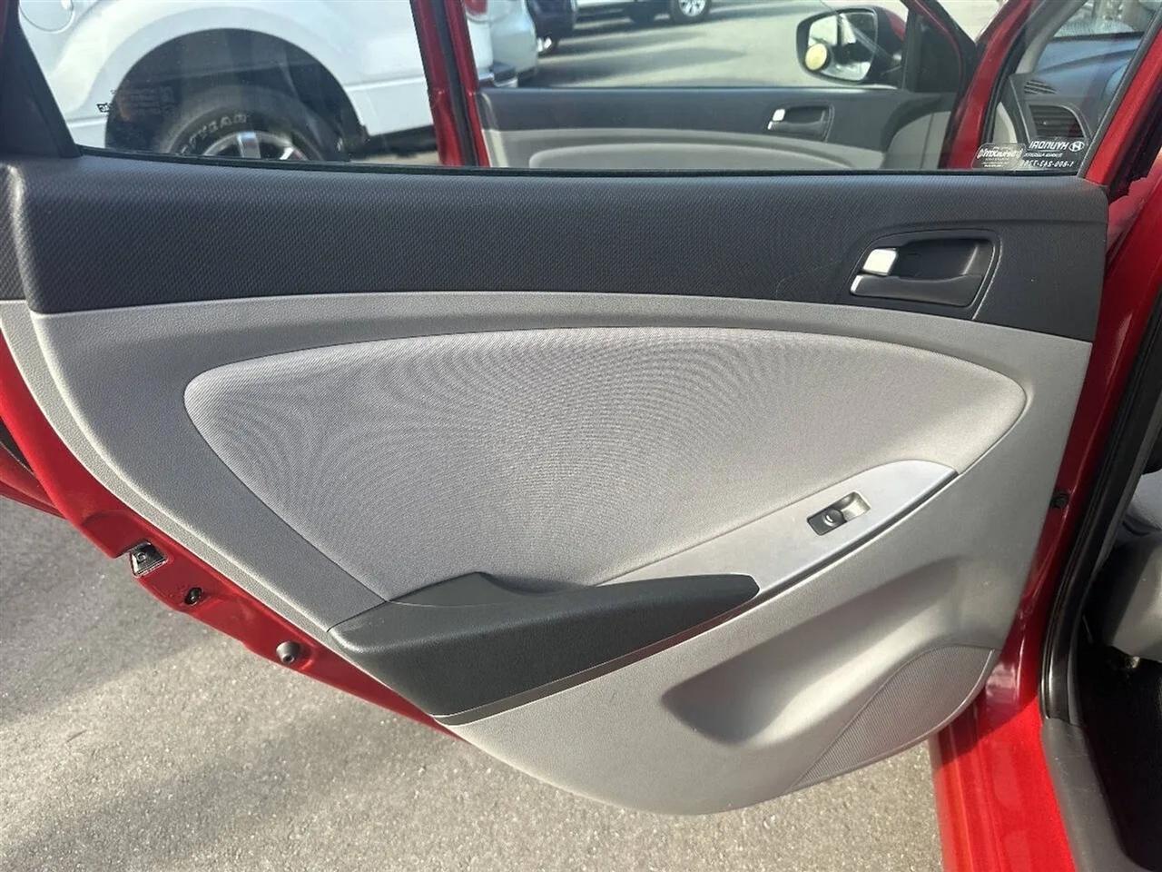 Hyundai Accent SE Sedan Manual 2017