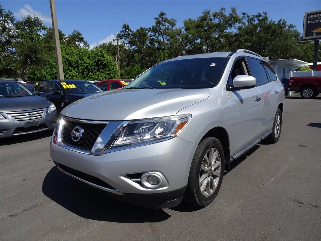 Nissan Pathfinder 2WD 4dr SV 2014